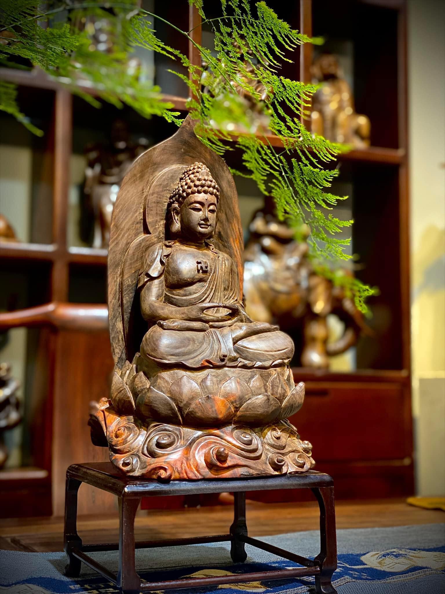 Tượng Phật Thích Ca Bằng Gỗ - Biểu Tượng Của Tâm Từ Bi Và Giác Ngộ