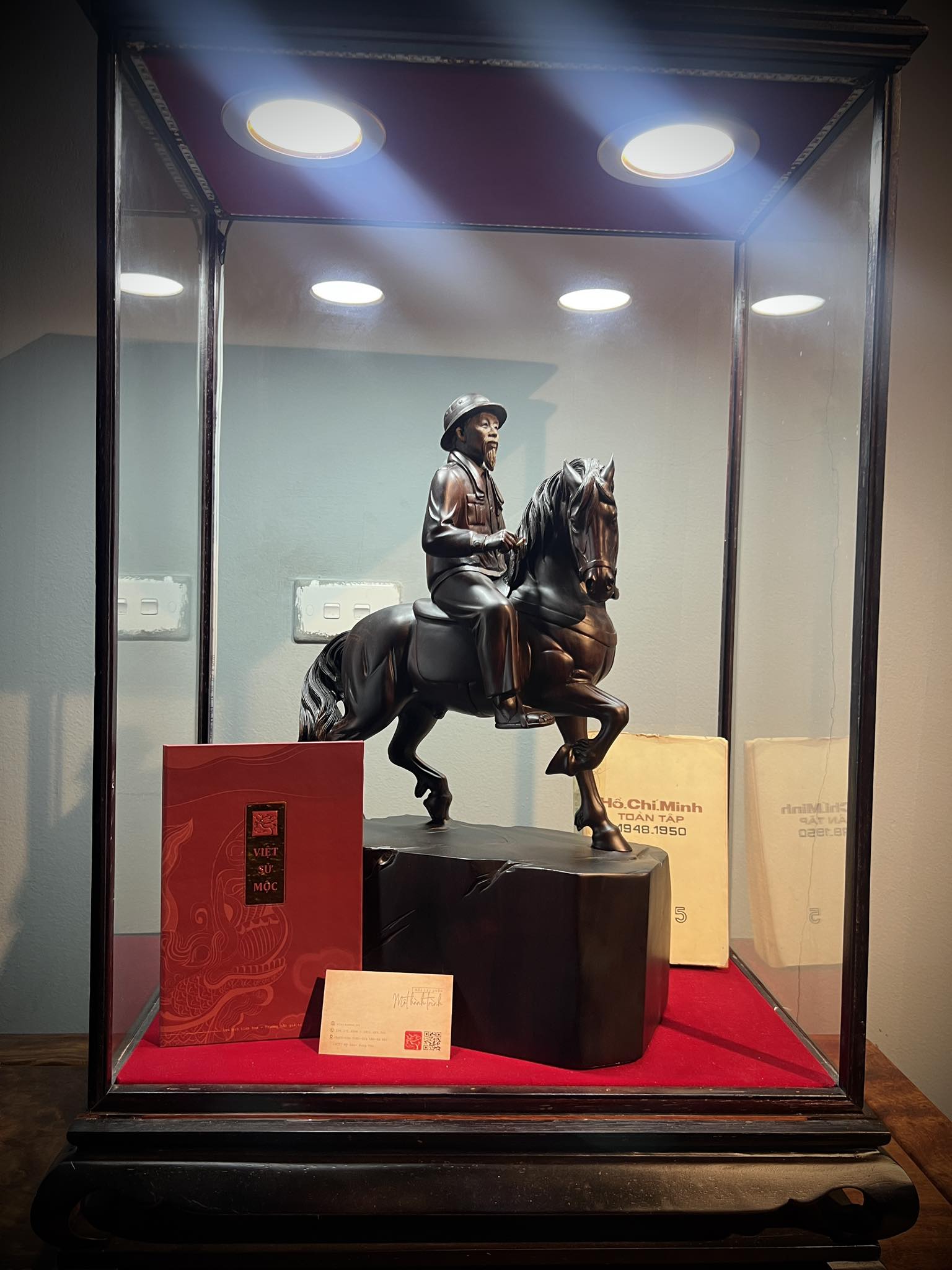 Tượng Bác Hồ – Món Quà Biếu Tặng Ý Nghĩa Cho Cơ Quan, Đoàn Thể, Nhà Nước và Văn Phòng