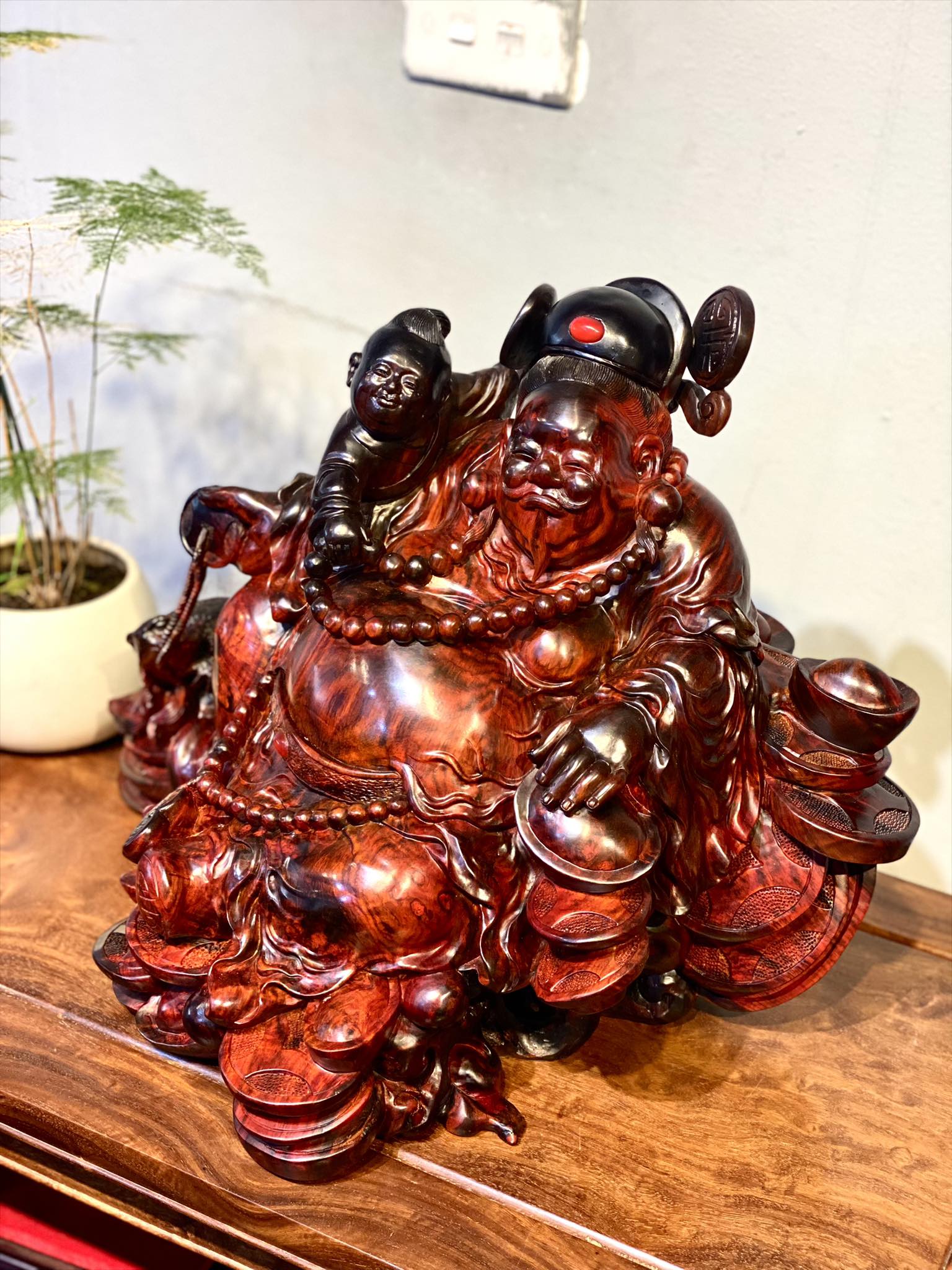 Tượng Gỗ Thần Tài – Vật Phẩm Phong Thủy Chiêu Tài Đón Lộc Cho Người Kinh Doanh