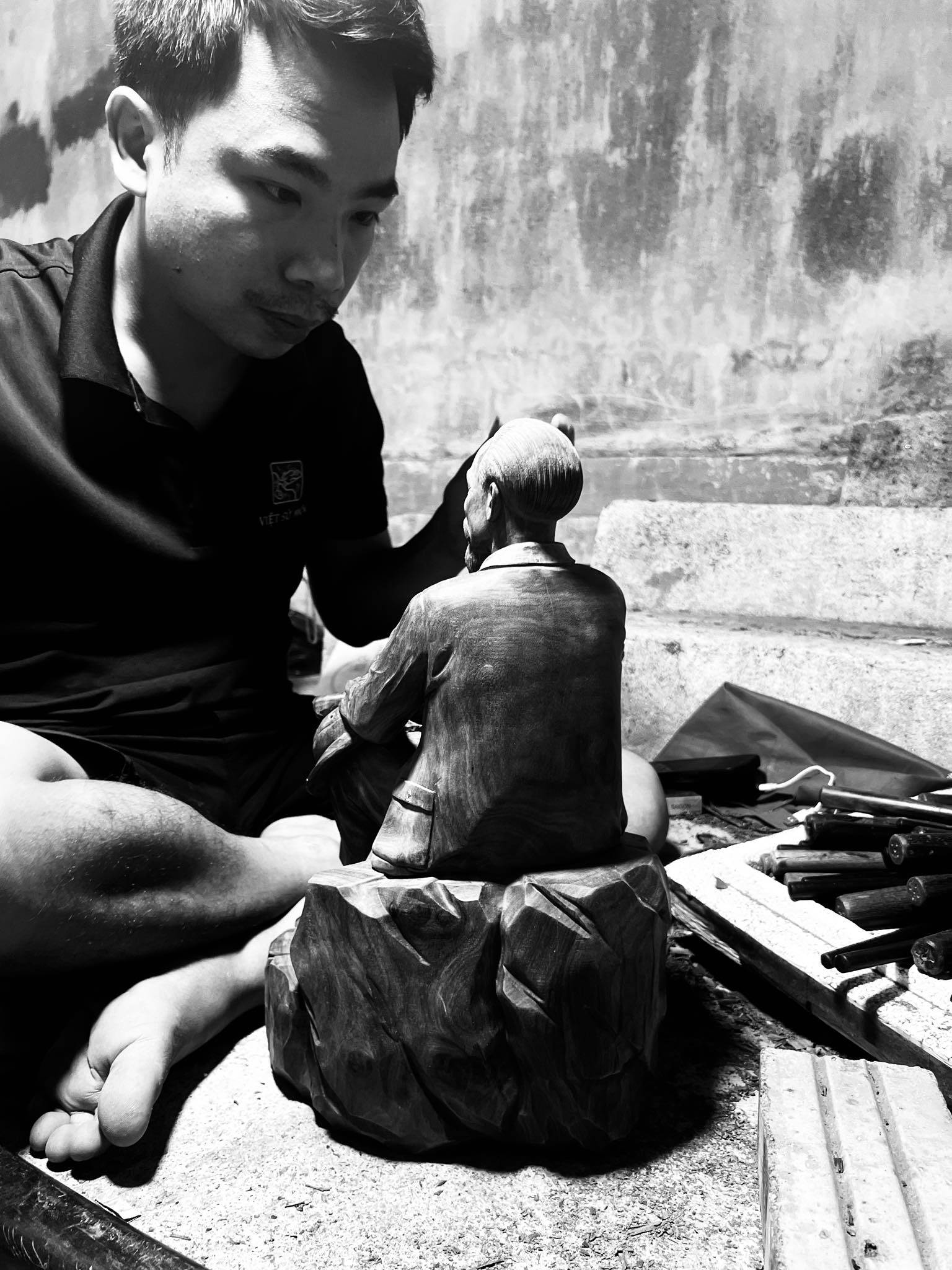 Tượng Bác Hồ bằng gỗ: Biểu tượng tâm linh và lòng tự hào dân tộc trong mỗi ngôi nhà Việt