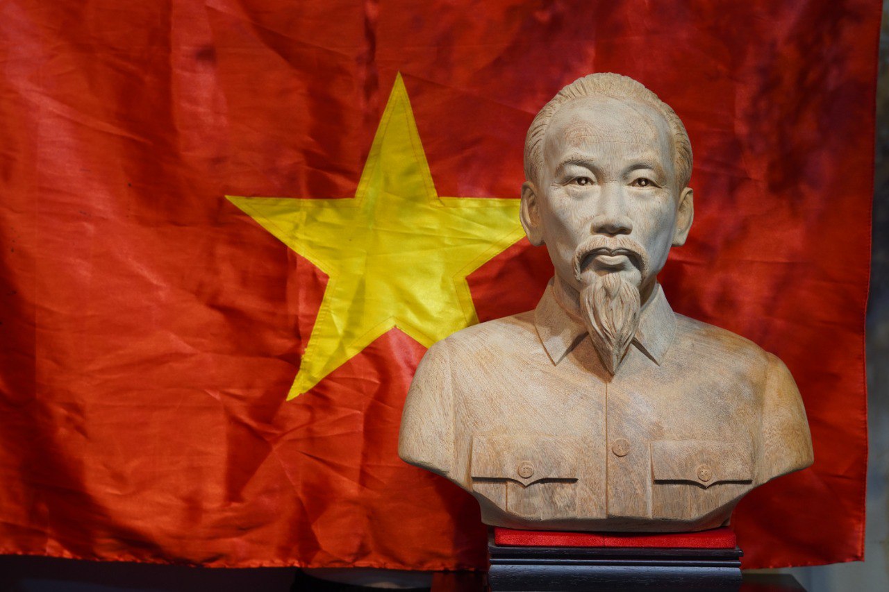 Tượng Chân Dung Bác Hồ - Biểu Tượng Của Lòng Yêu Nước & Trí Tuệ