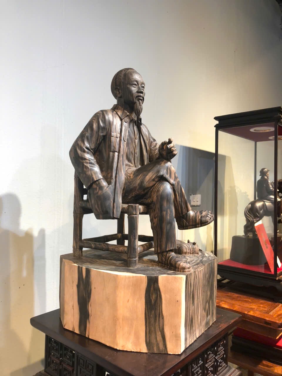 5 Lý Do Lựa Chọn Mua Tượng Gỗ Thuần Việt Tại Việt Sử Mộc - Biểu Tượng Của Lòng Yêu Nước Và Tinh Thần Dân Tộc