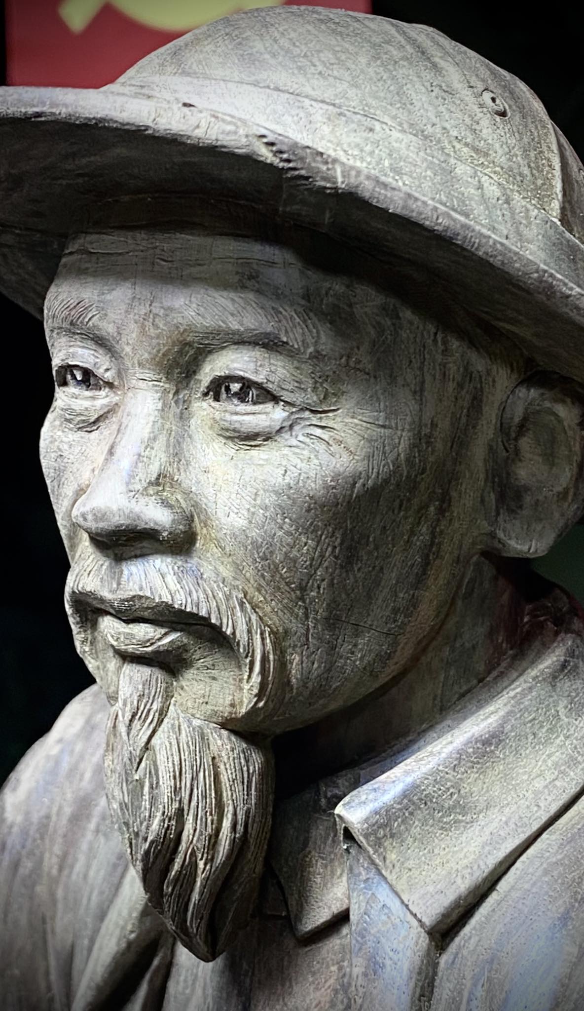 Tượng Bác Hồ ngồi câu cá – Biểu tượng của sự giản dị và trí tuệ