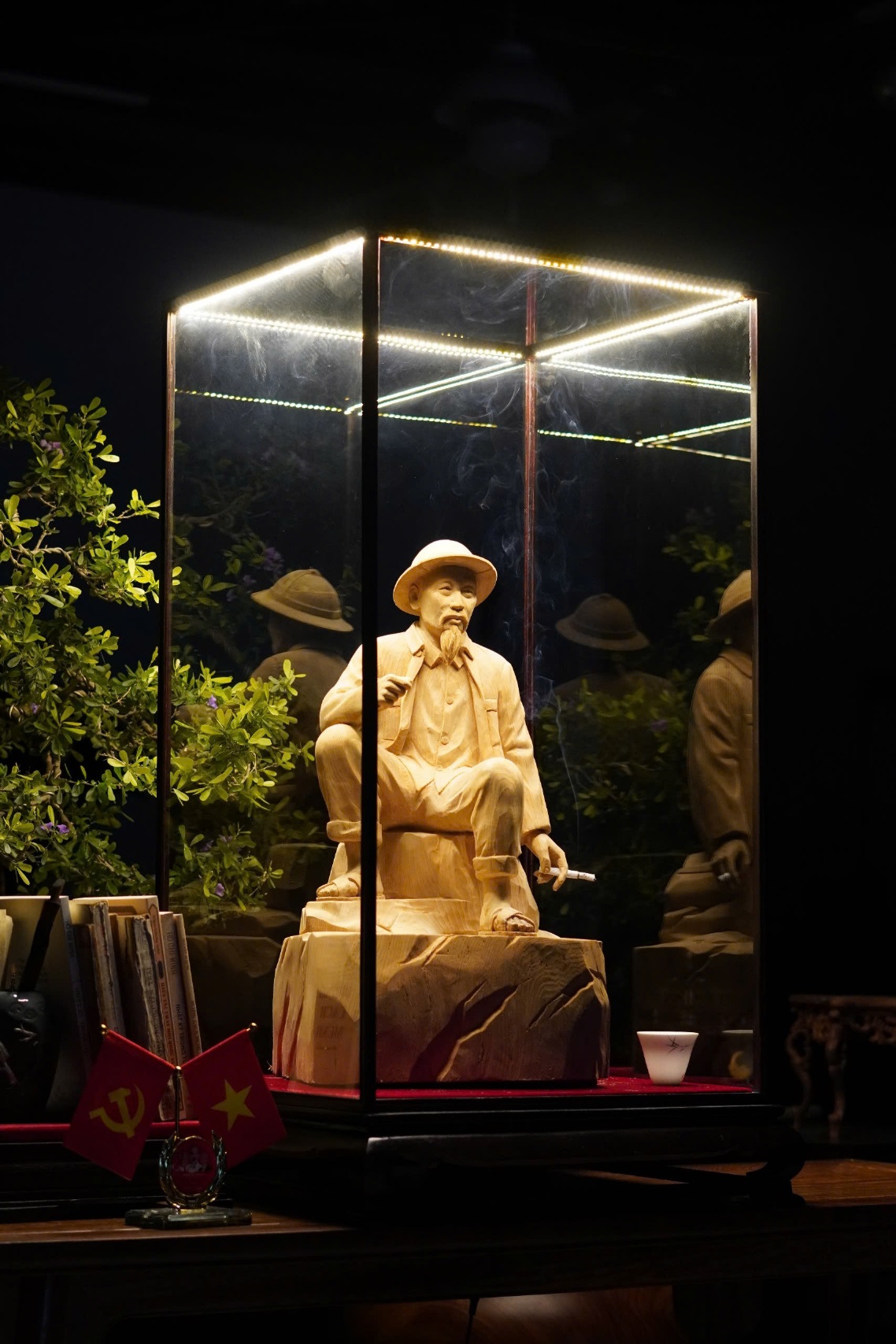 Tượng Bác Hồ gỗ ngọc am đẹp nhất – Gìn giữ hồn dân tộc qua từng thớ gỗ