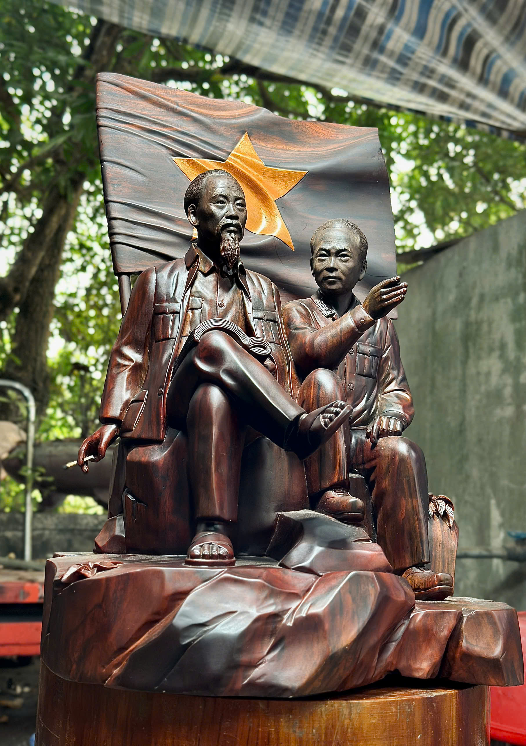 Top 3 Mẫu Tượng Bác Hồ Đẹp Nhất 2026 – Tinh Hoa Gỗ Mỹ Nghệ Thuần Việt