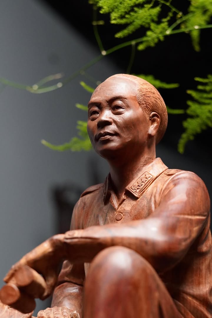 Tượng Đại Tướng Võ Nguyên Giáp