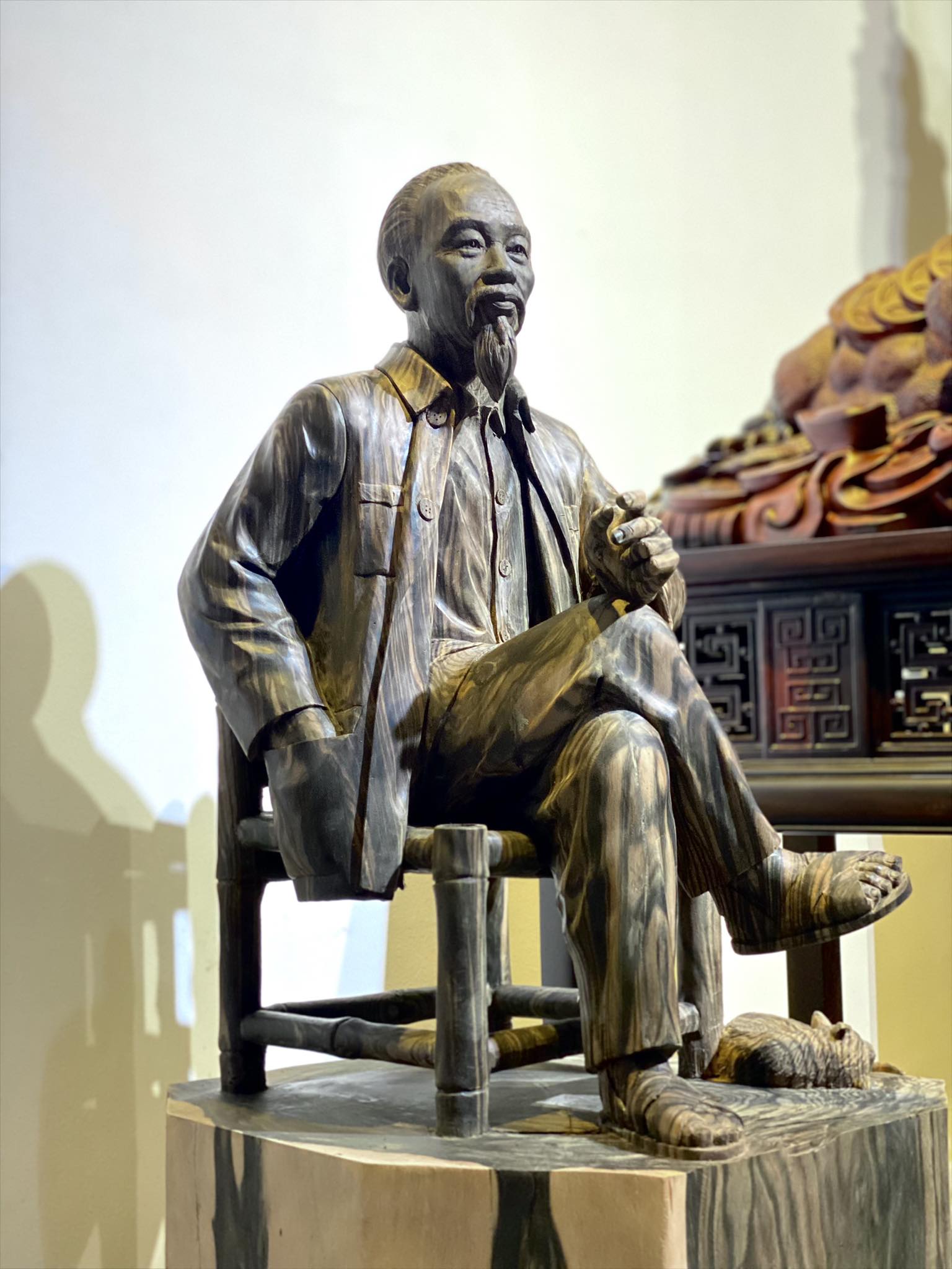 Tượng Bác Hồ Ghế Tre