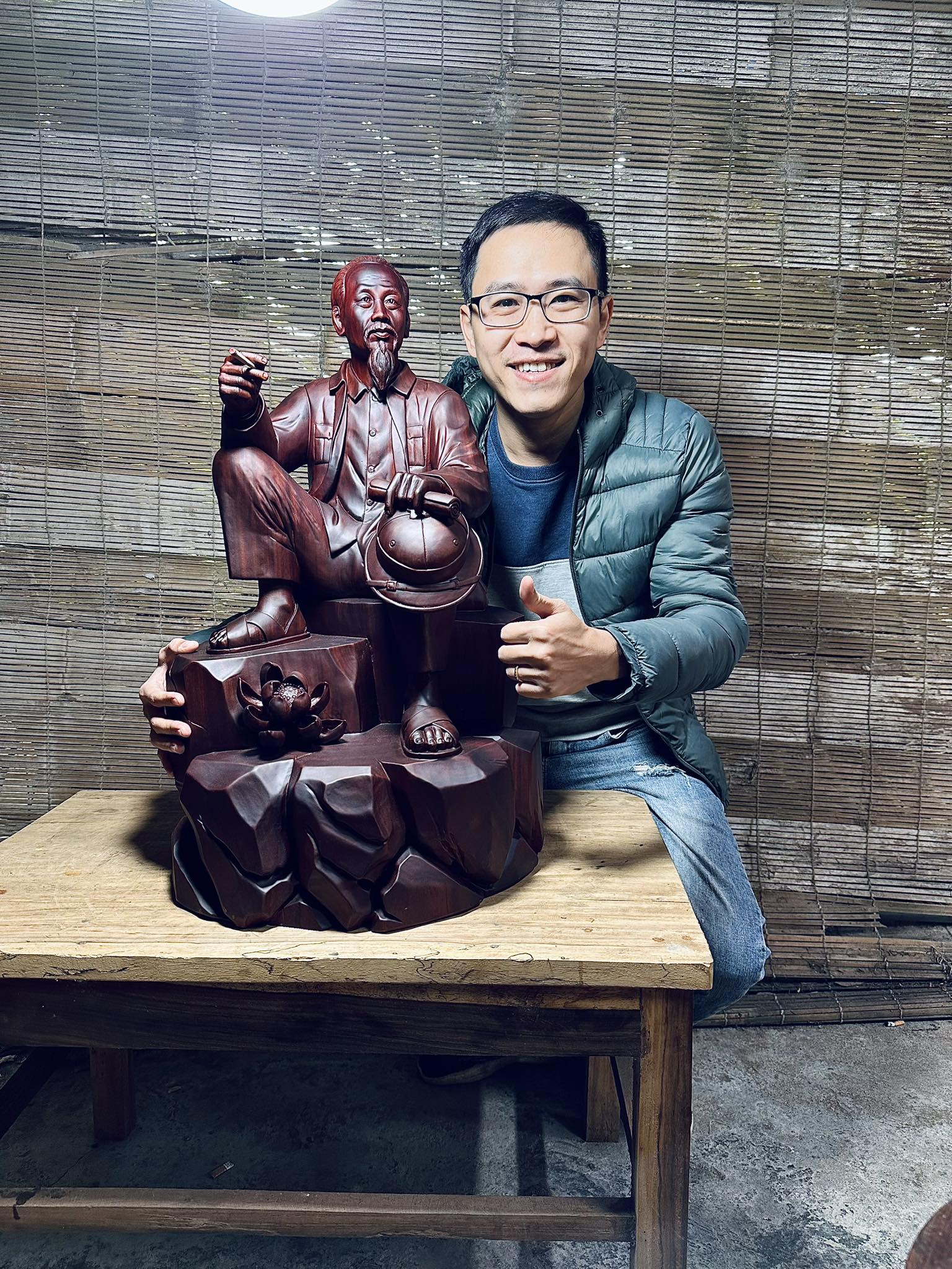 Tượng Bác ngồi phiến đá - Tử Đàn