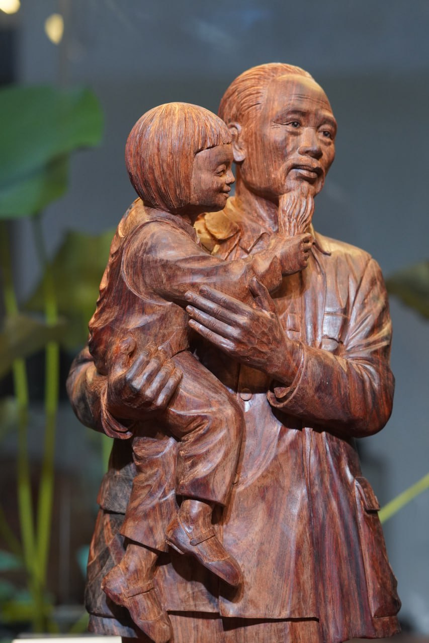 Tượng Bác Hồ & Thiếu Nhi
