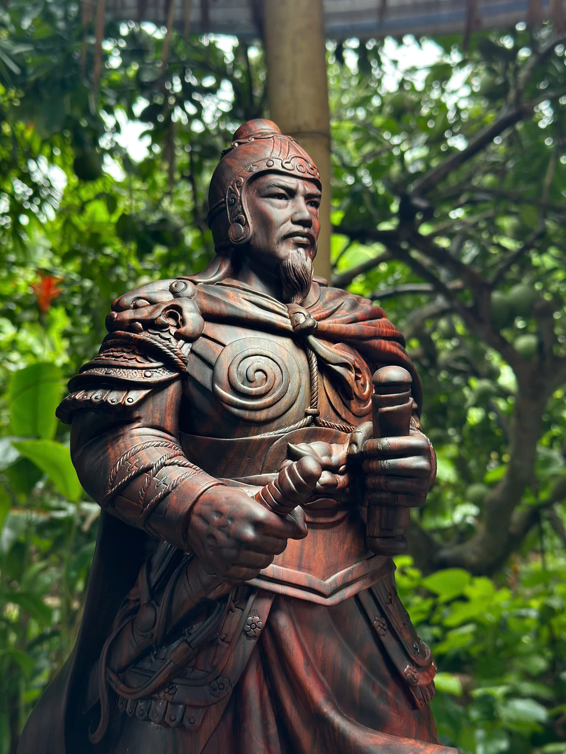 Tượng gỗ Hưng Đạo Vương Trần Quốc Tuấn