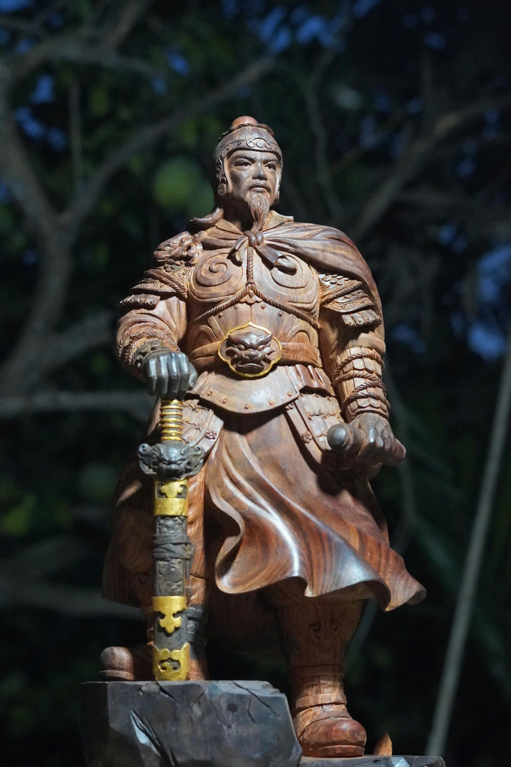 Tượng Gỗ Trần Quốc Tuấn Mẫu Mới Nhất