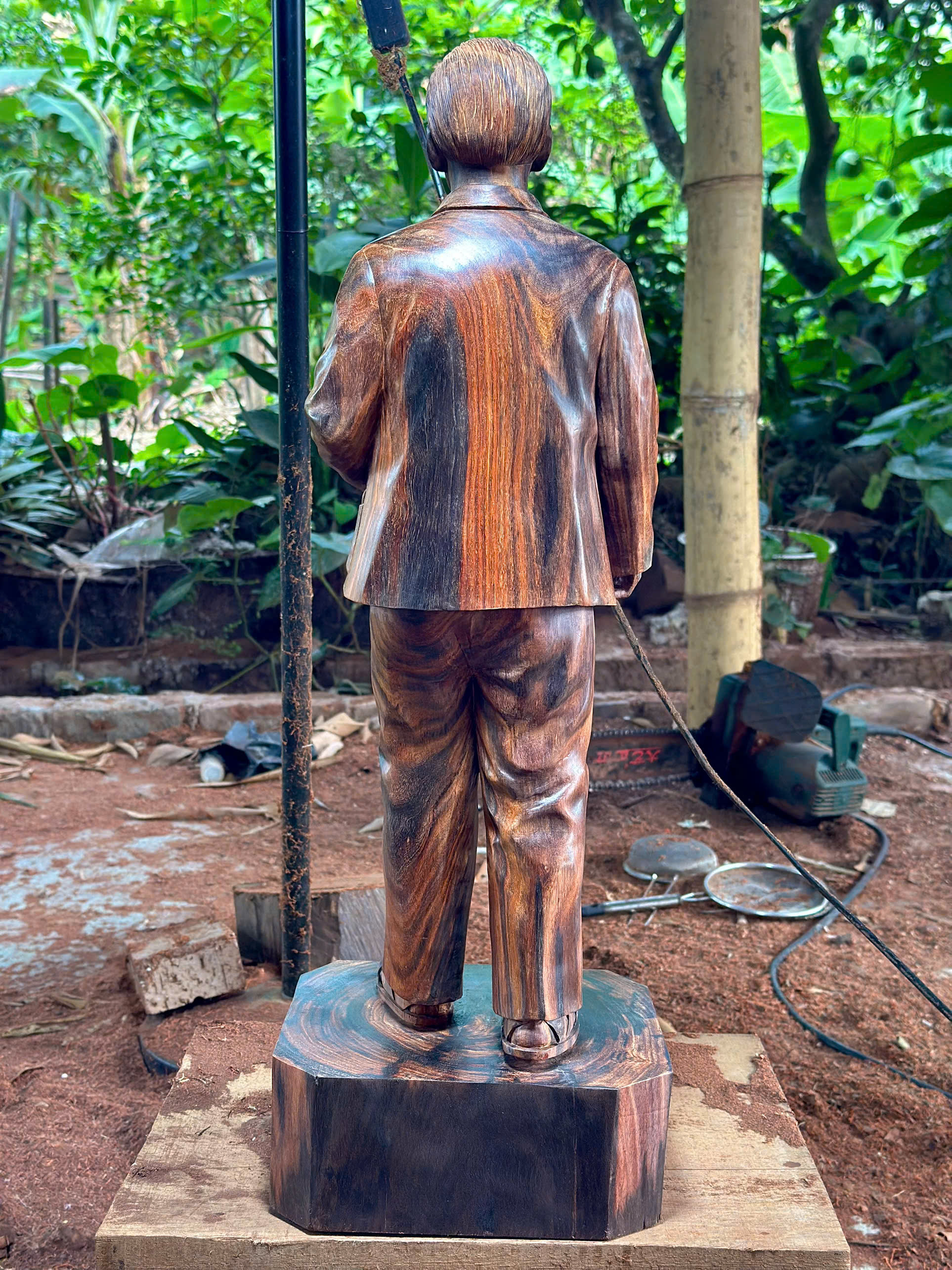 Tượng Bác Hồ Về Thăm Quê