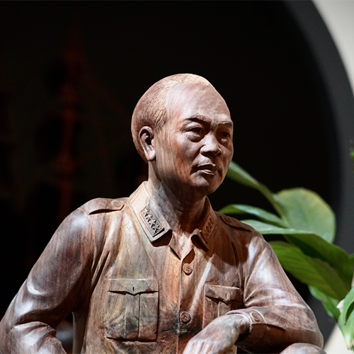  Tượng Danh Nhân Việt