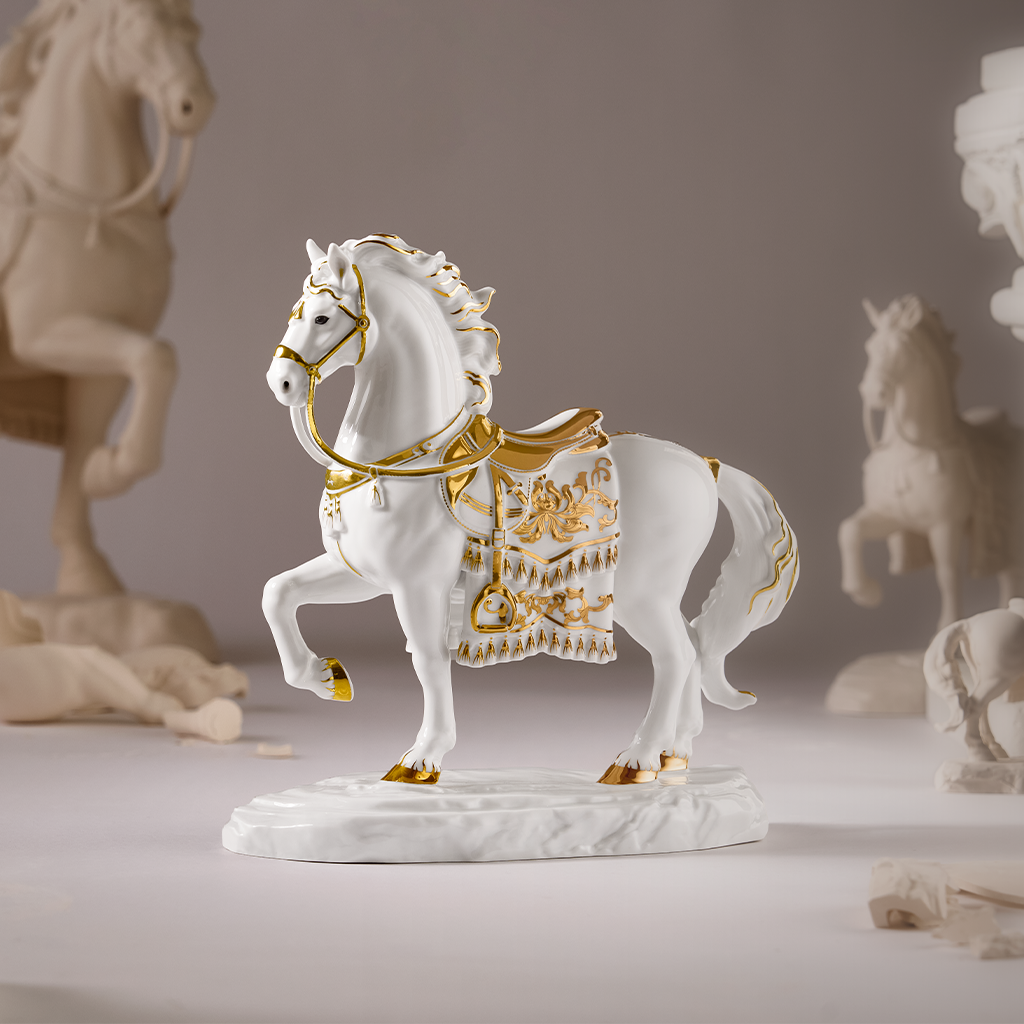 Tượng Bảo Mã 23.9 cm - Tượng - Trắng