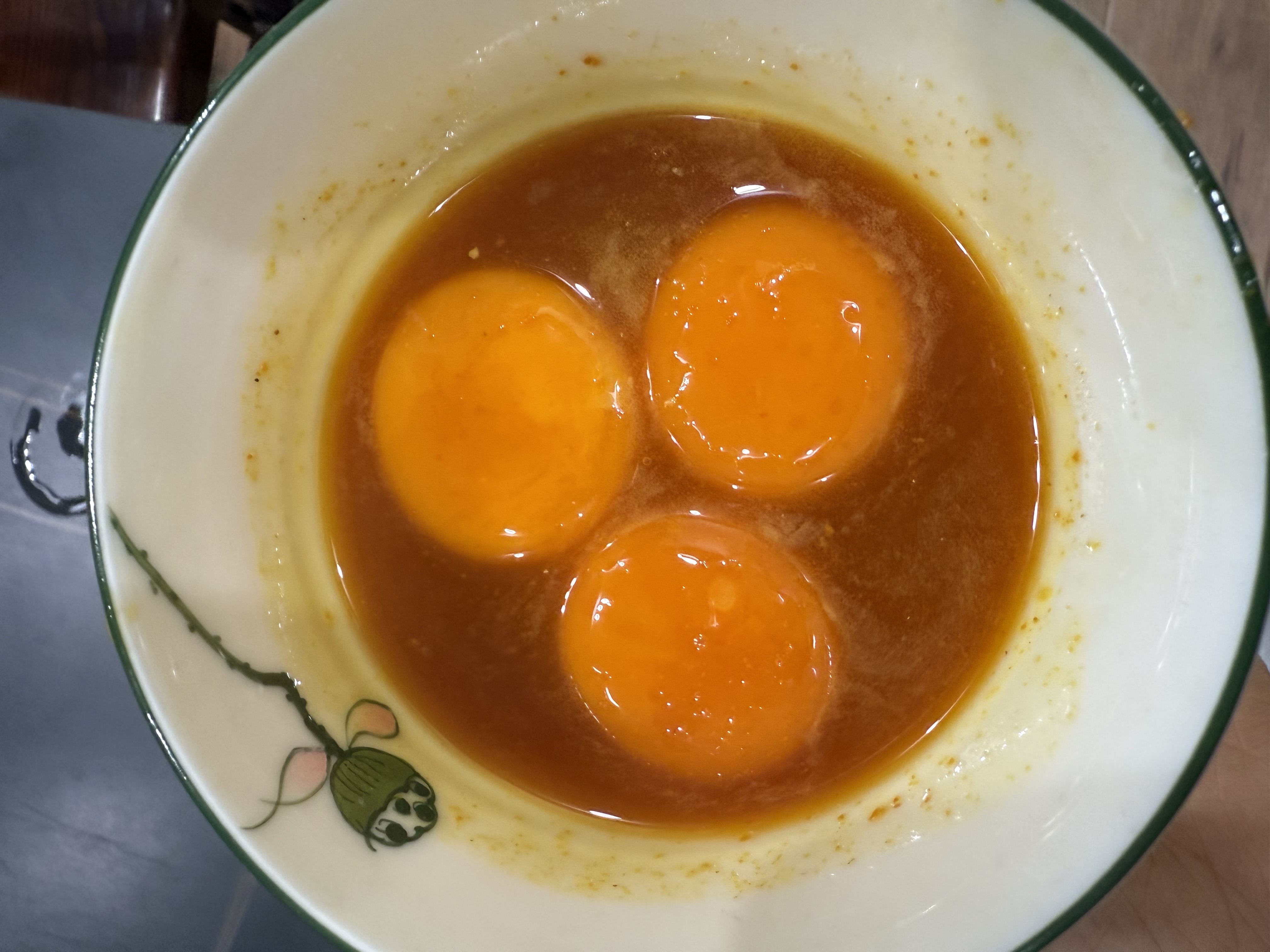 Trứng gà nghệ mật ong lên men