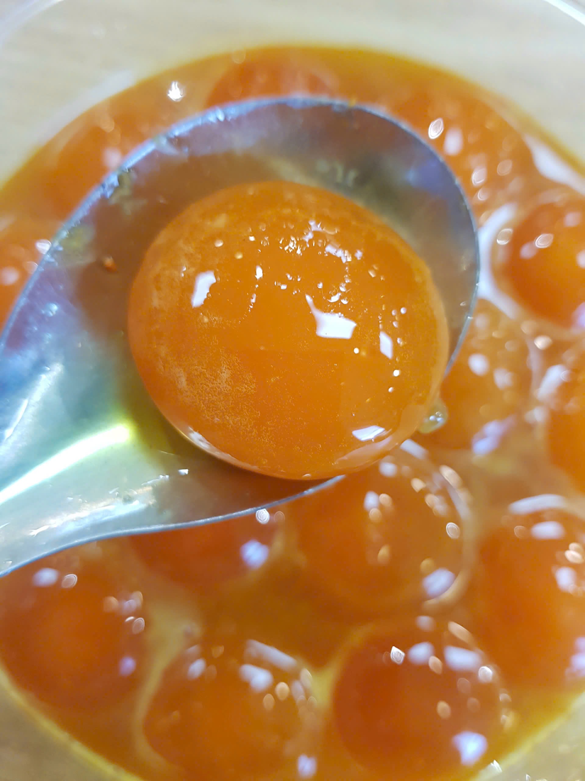 Trứng gà nghệ mật ong lên men