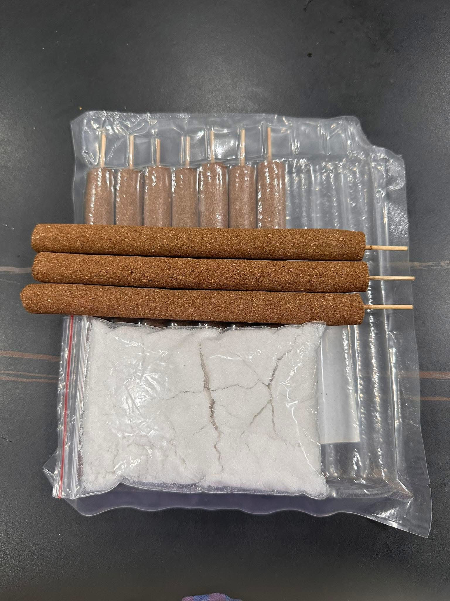 Combo bột chua chát và cứu ngải chữa hôi nách