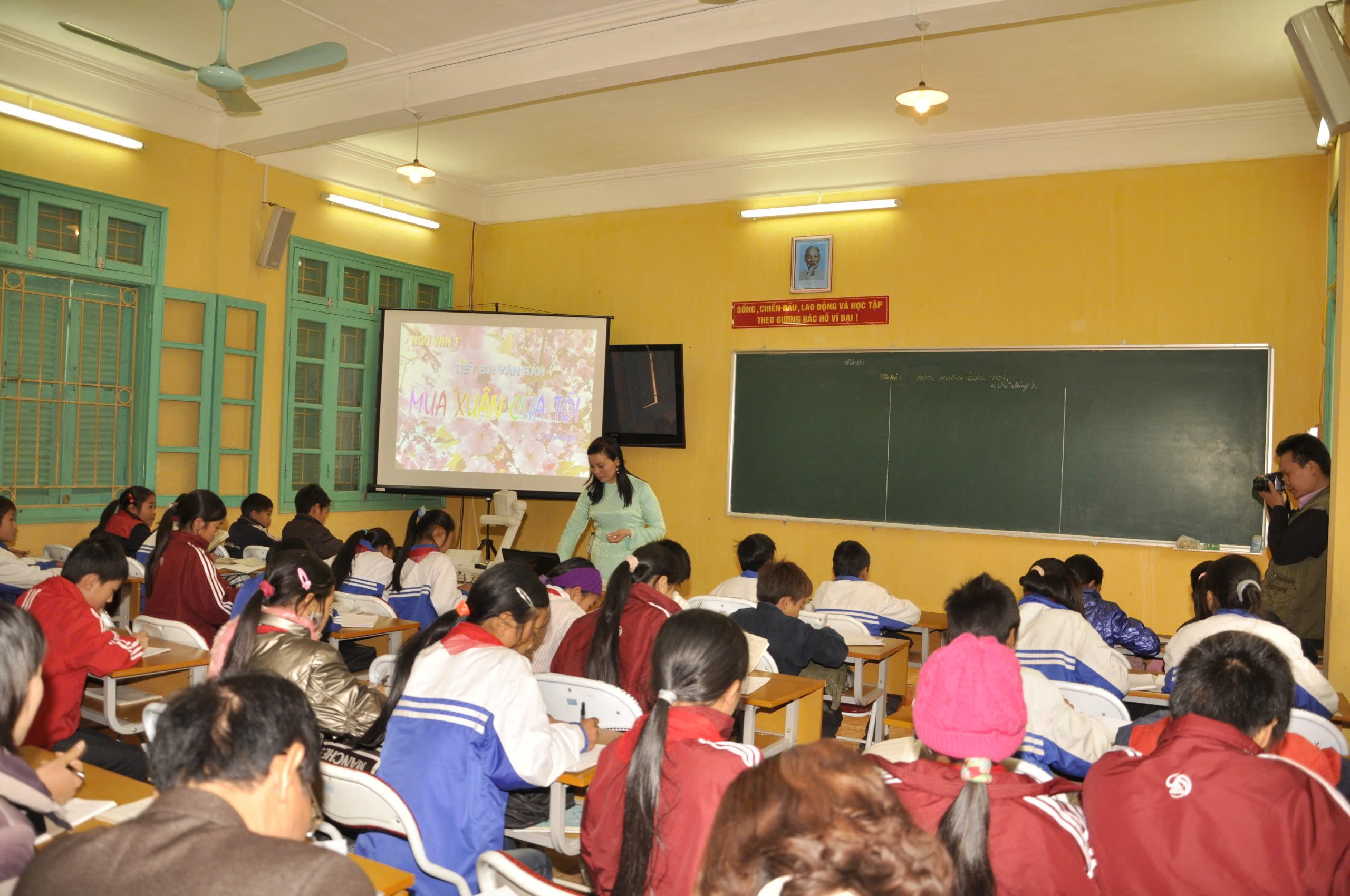 NGHĨA TÌNH CÔ GIÁO MIỀN XUÔI