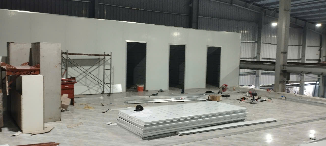 Báo Giá Vách Panel Mới Nhất 2025: Giải Pháp Cách Nhiệt Tối Ưu Cho Nhà Xưởng