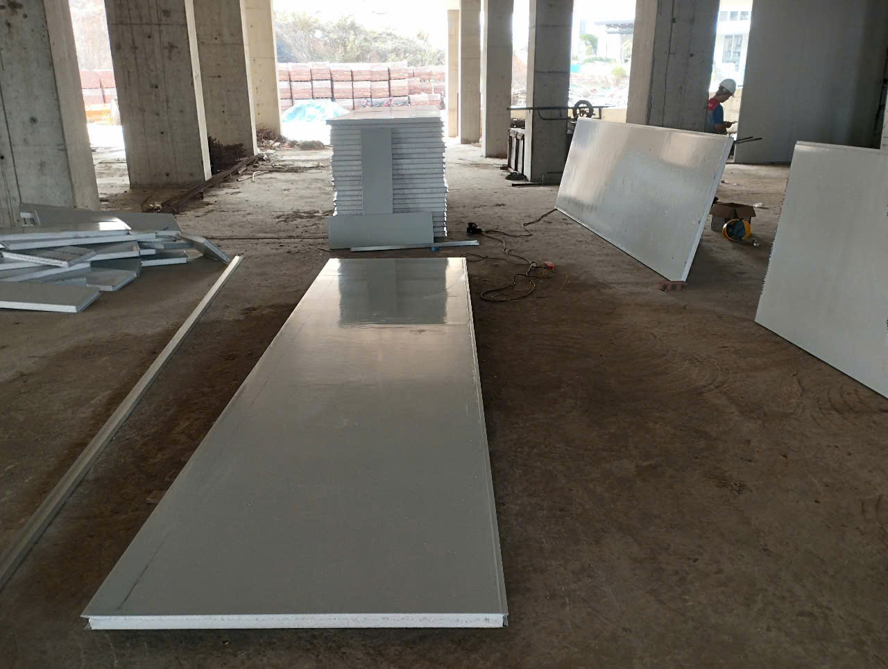 Báo Giá Tấm Trần Panel: Giải Pháp Hiệu Quả Cho Doanh Nghiệp Sản Xuất