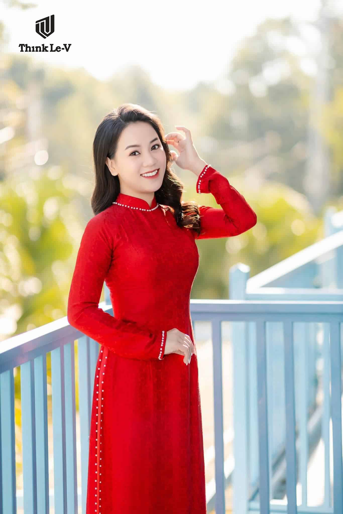 Phối áo dài lụa tơ tằm cùng phụ kiện cao cấp – Bí quyết để quý cô tỏa sáng ngày Tết