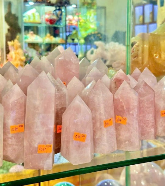 Trụ thạch anh trắng