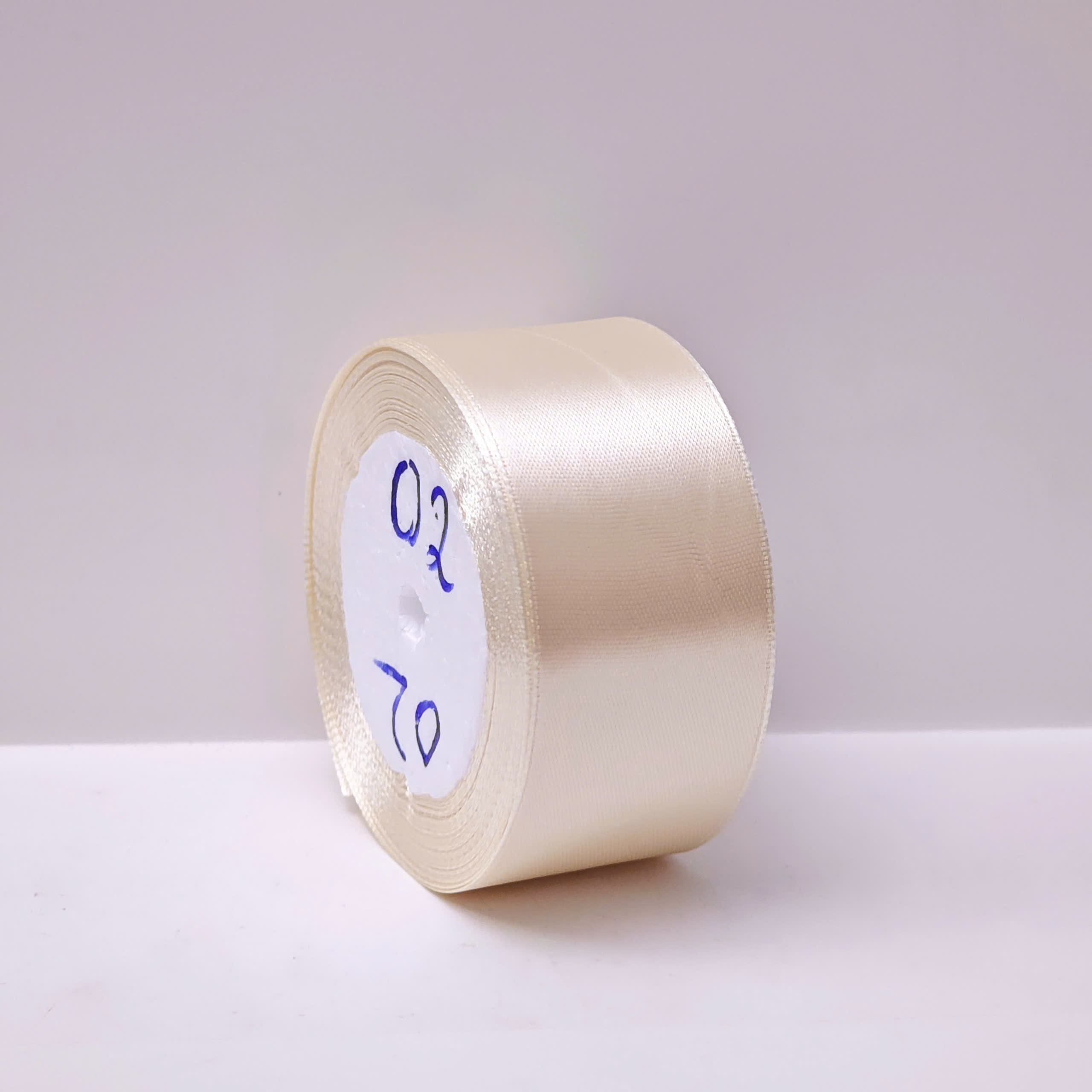 Ruy Băng Satin Trơn, Loại 1cm x22yard 17 ruy băng satin trơn màu kem - mã 002