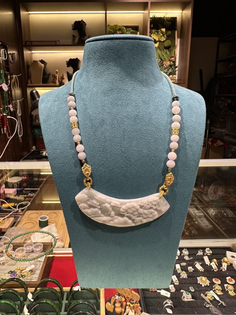 Vòng cổ Ngọc Bích sơn thủy
