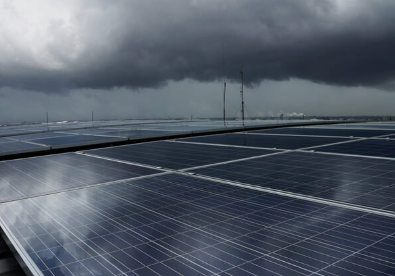 Hệ thống giàn khung solar phải chịu tải trọng gió và thời tiết khắc nghiệt ngoài trời