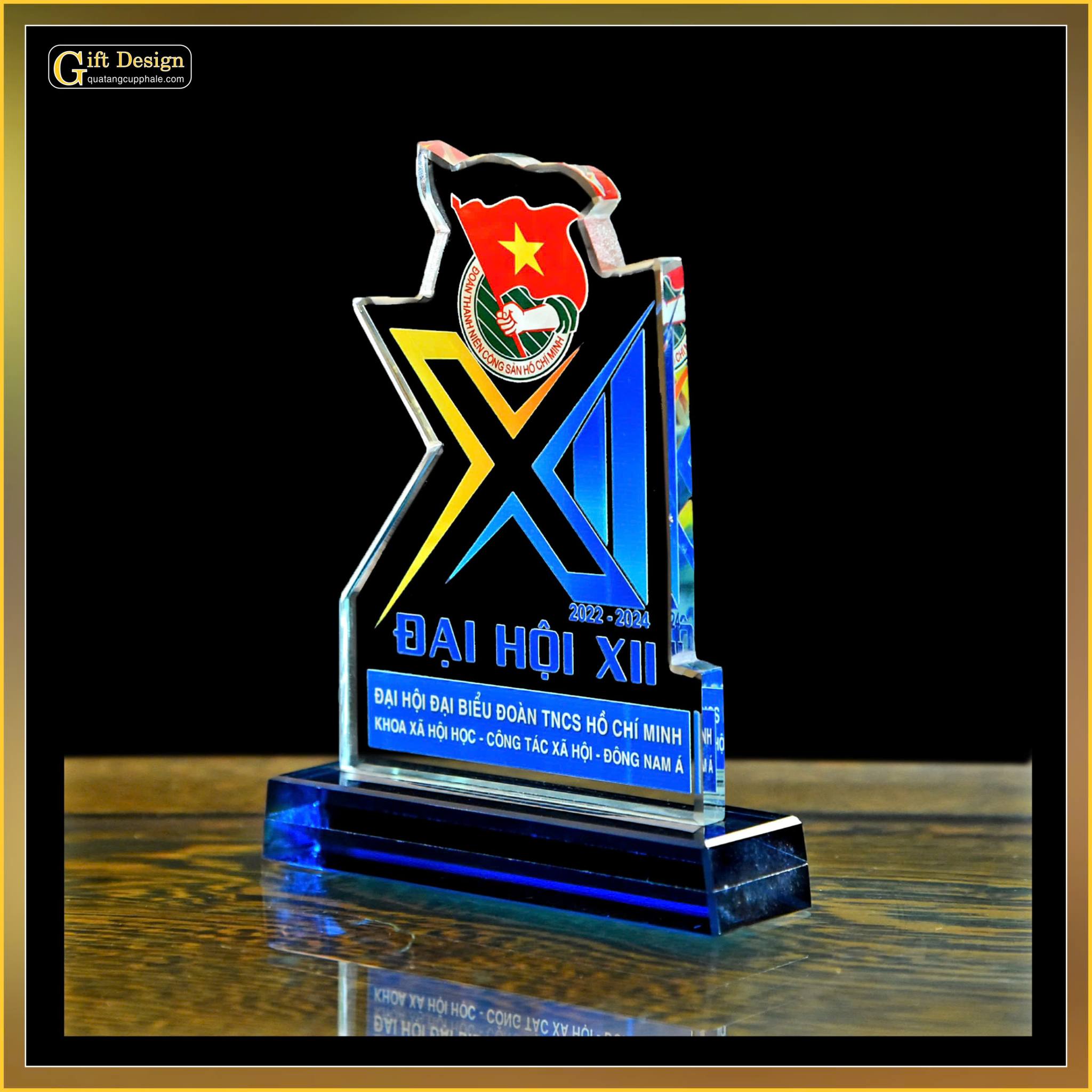 Cúp pha lê theo yêu cầu (Liên hệ nhận báo giá)