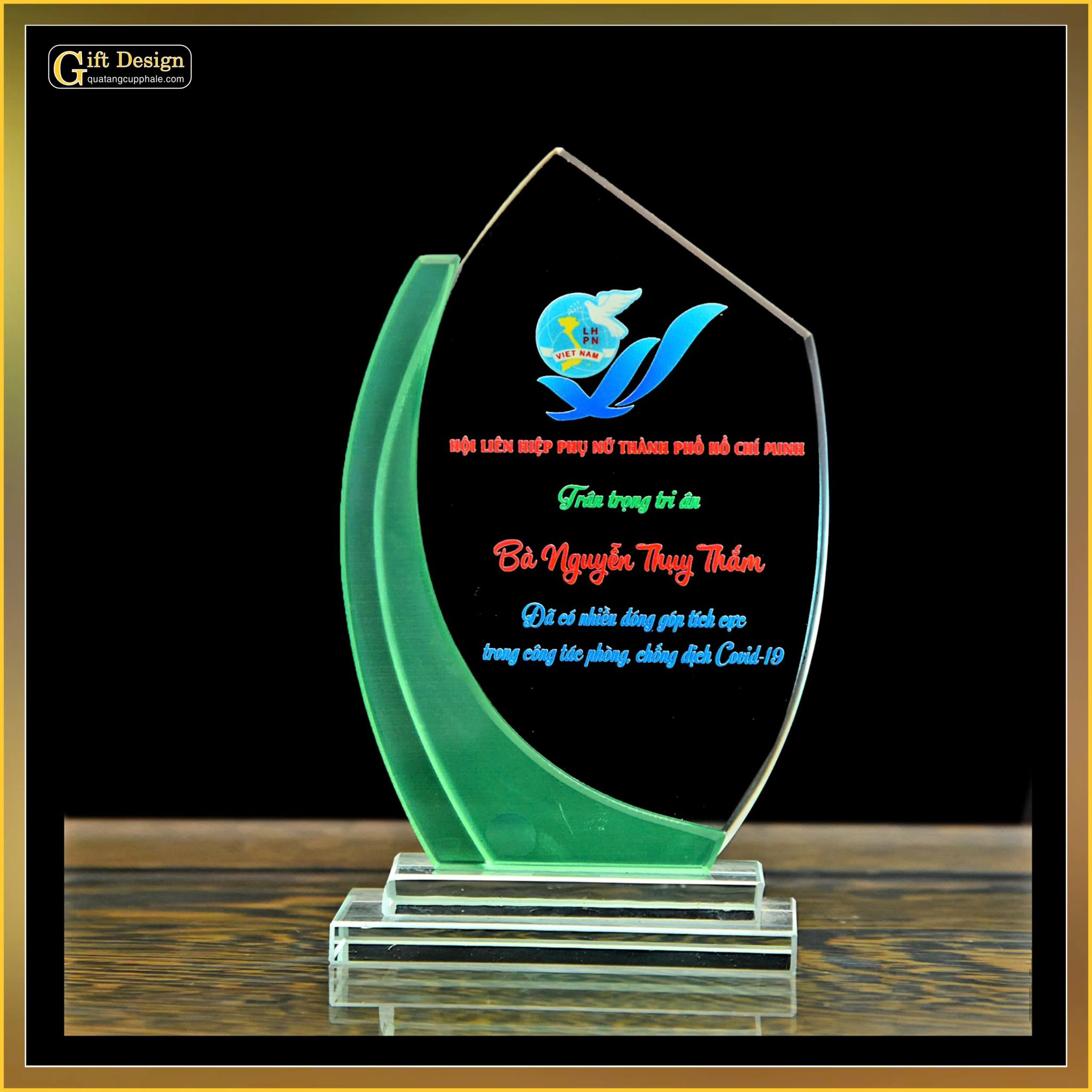 Cúp pha lê theo yêu cầu (Liên hệ nhận báo giá)