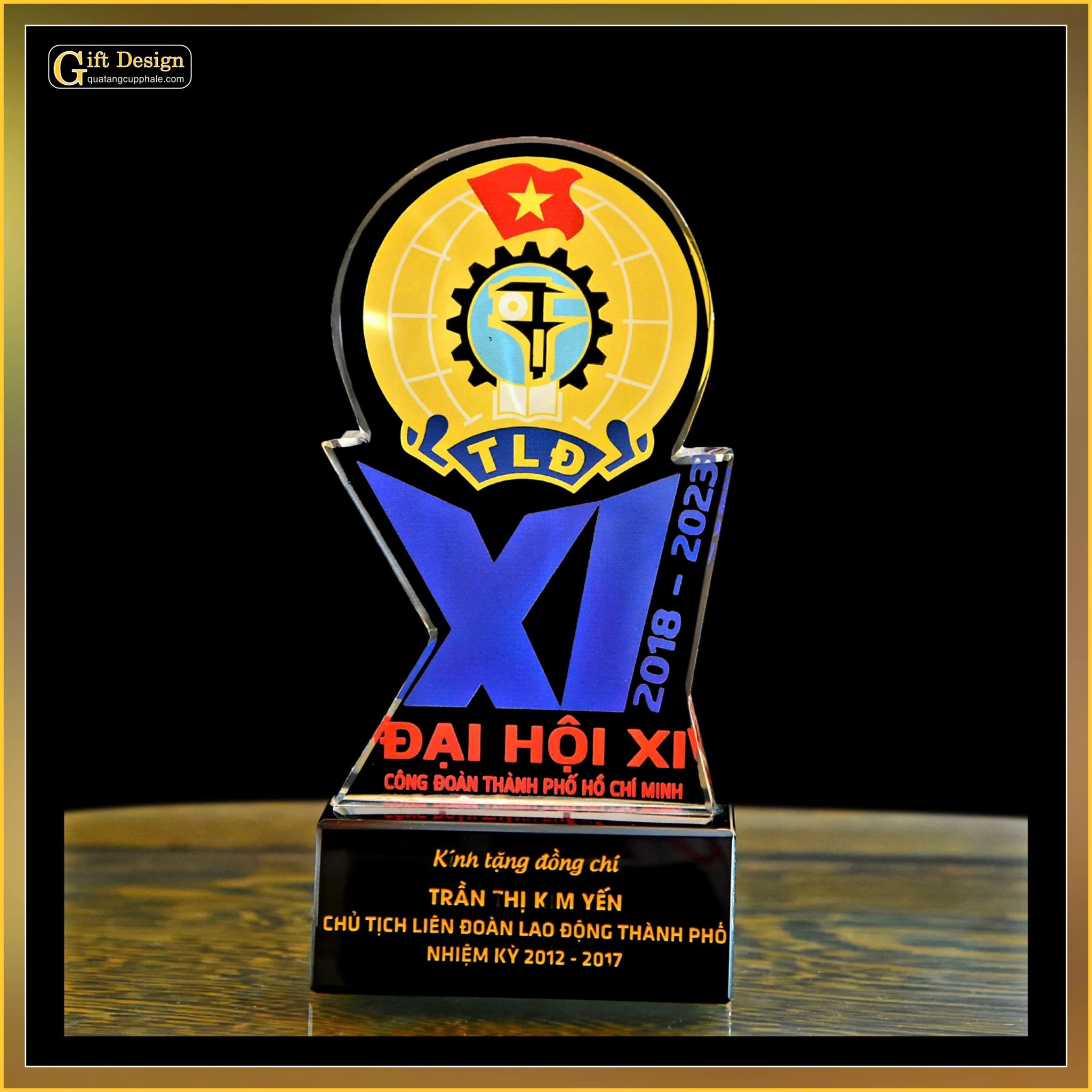 Cúp pha lê theo yêu cầu (Liên hệ nhận báo giá)