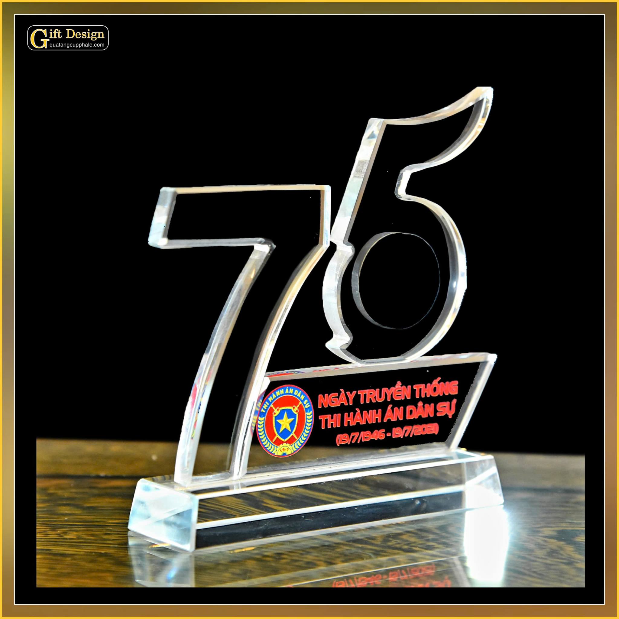 Cúp pha lê theo yêu cầu (Liên hệ nhận báo giá)