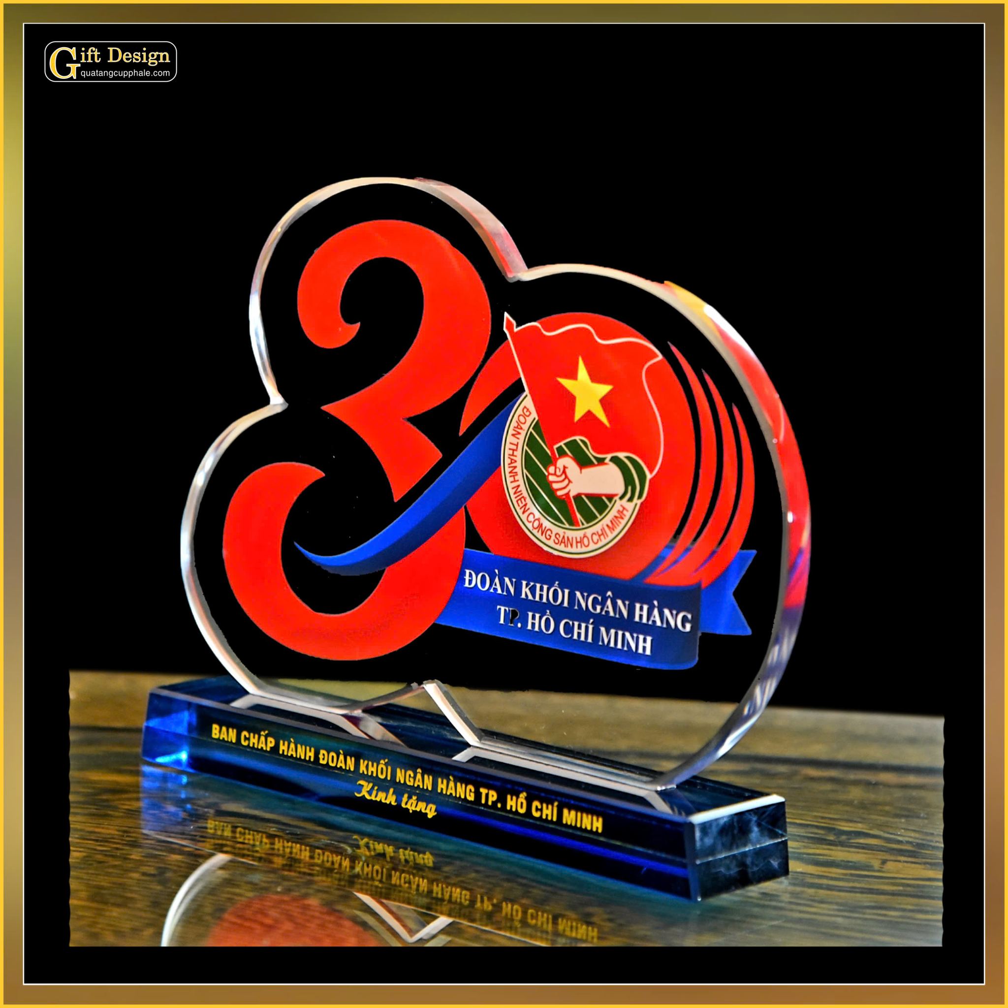 Cúp pha lê theo yêu cầu (Liên hệ nhận báo giá)