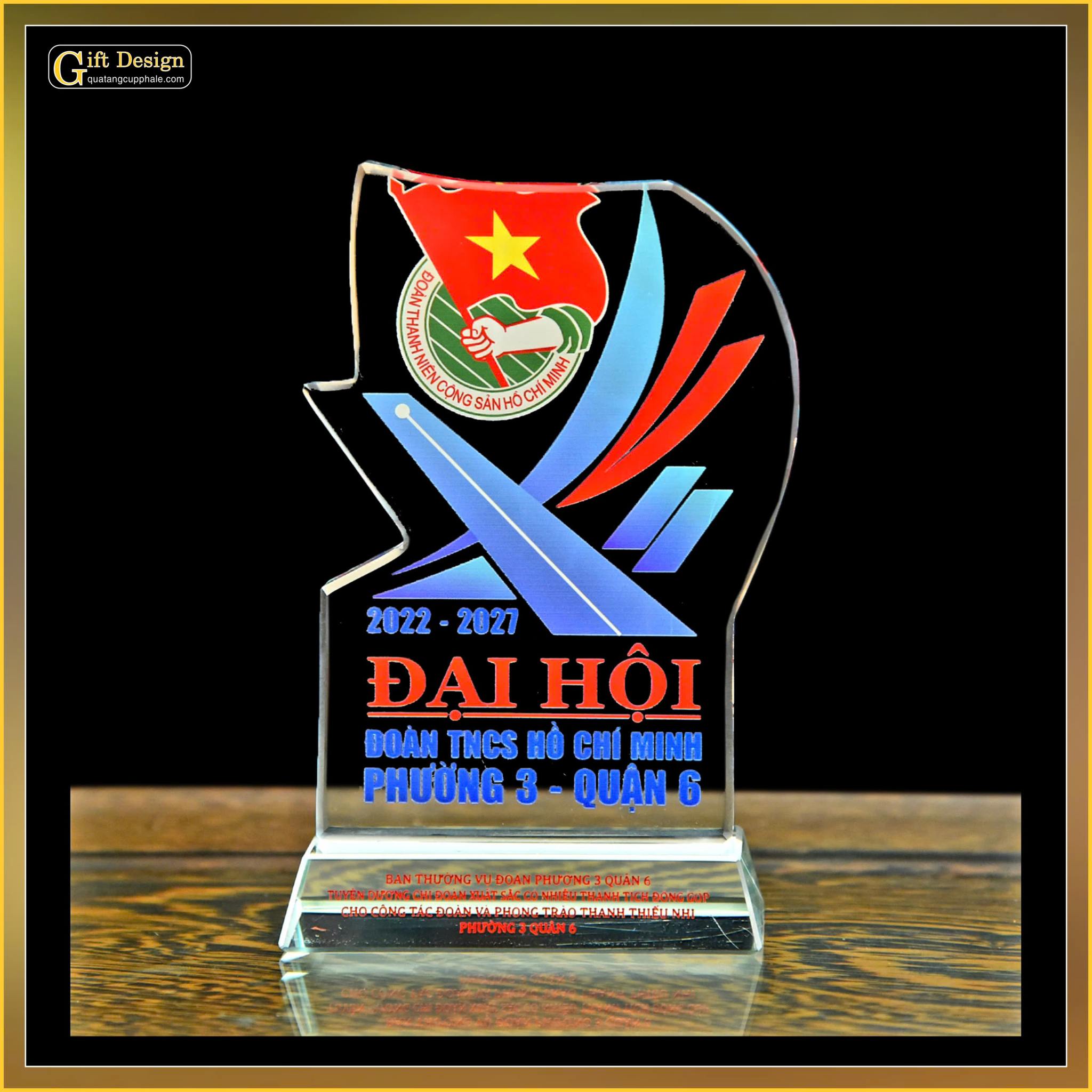 Cúp pha lê theo yêu cầu (Liên hệ nhận báo giá)