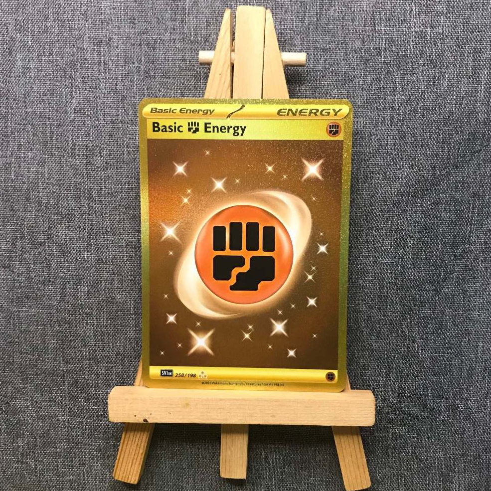 Thẻ hình Pokemon Fighting Energy 258/198 - Lá bài lẻ Scarlet & Violet Base Set Gold Secret Rare tiếng Anh chính hãng