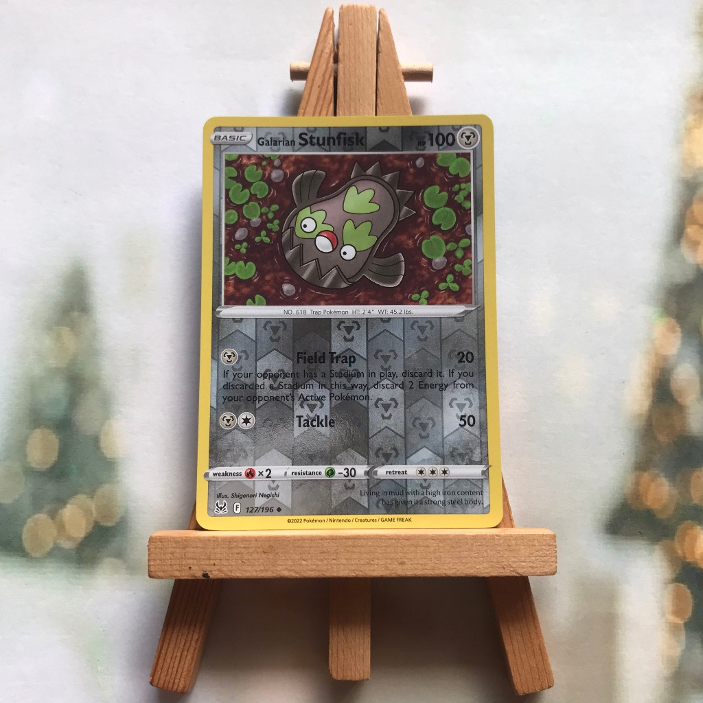 Thẻ hình Pokemon Galarian Stunfisk 127/196 - Lá bài Sword&Shield Lost Origin Uncommon Reverse Holo tiếng Anh chính hãng