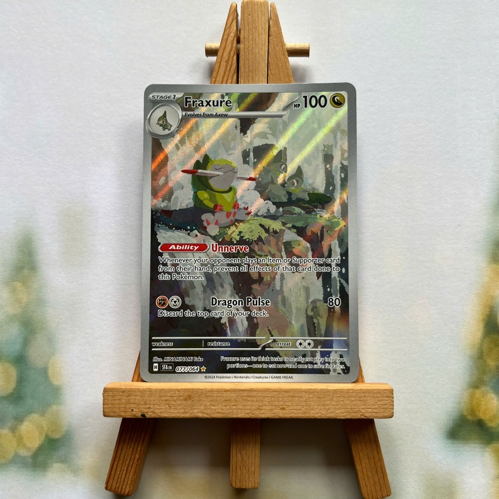 Thẻ hình Pokemon Fraxure 077/064 - Lá bài lẻ Shrouded Fable Illustration Rare tiếng Anh chính hãng