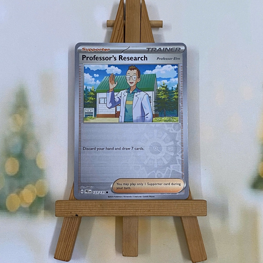Thẻ hình Pokemon Professor's Research Elm 123/131 - Lá bài lẻ Prismatic Evolutions Common Reverse Holo tiếng Anh chính hãng