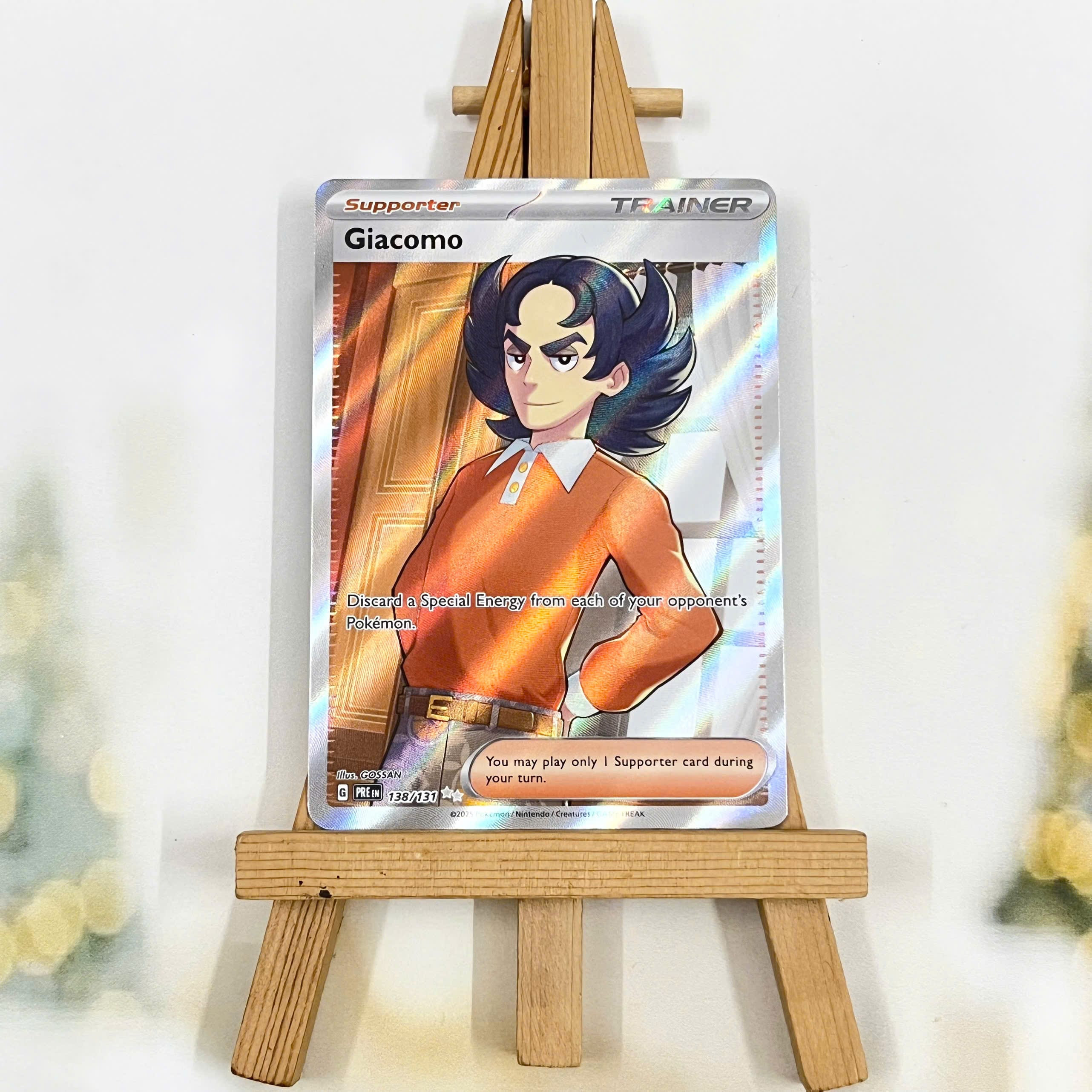 Thẻ hình Pokemon Giacomo 138/131 - Lá bài lẻ Prismatic Evolutions Full Art Secret Rare tiếng Anh chính hãng