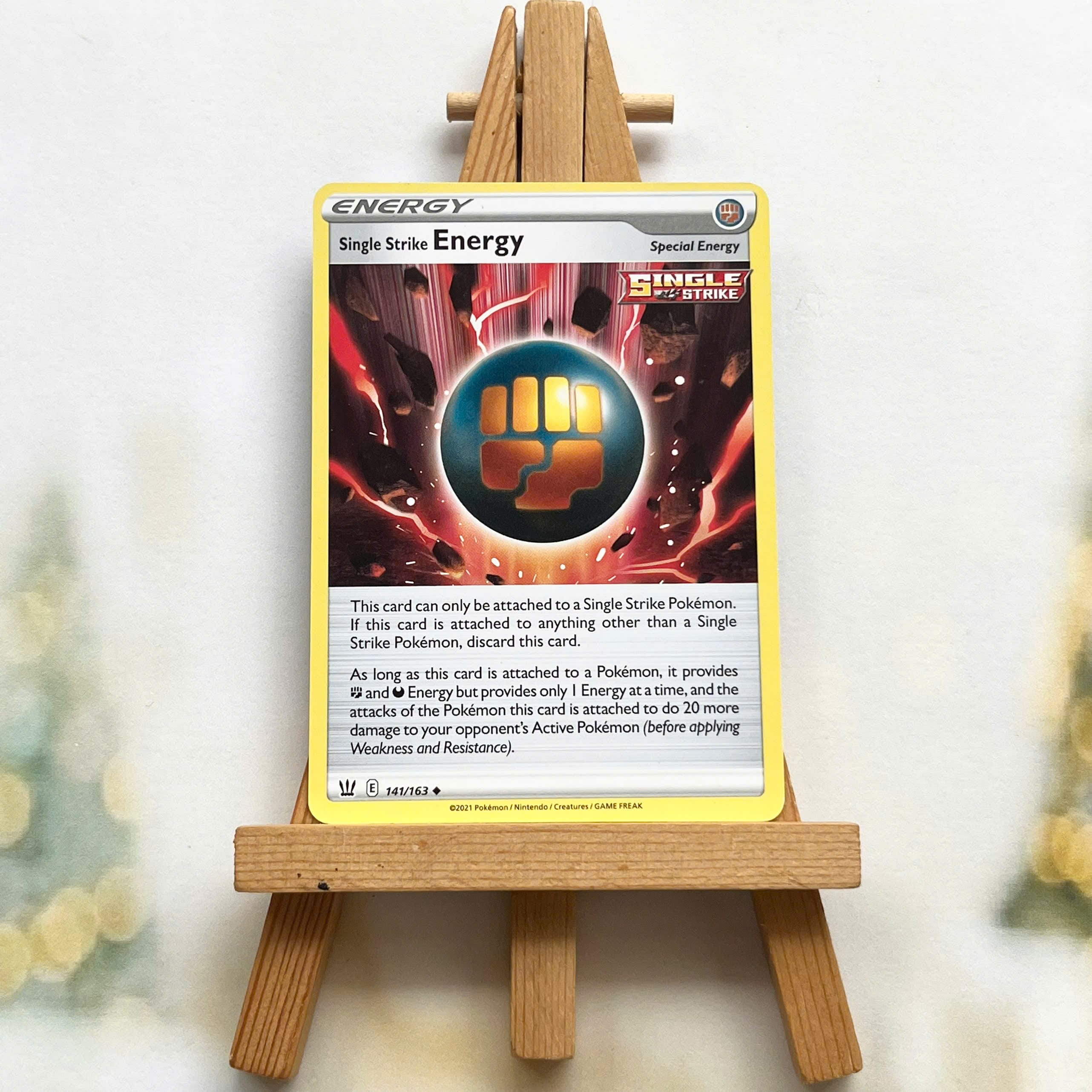 Thẻ hình Pokemon Single Strike Energy 141/163 - Lá bài lẻ Battle Styles Uncommon Reverse Holo tiếng Anh chính hãng