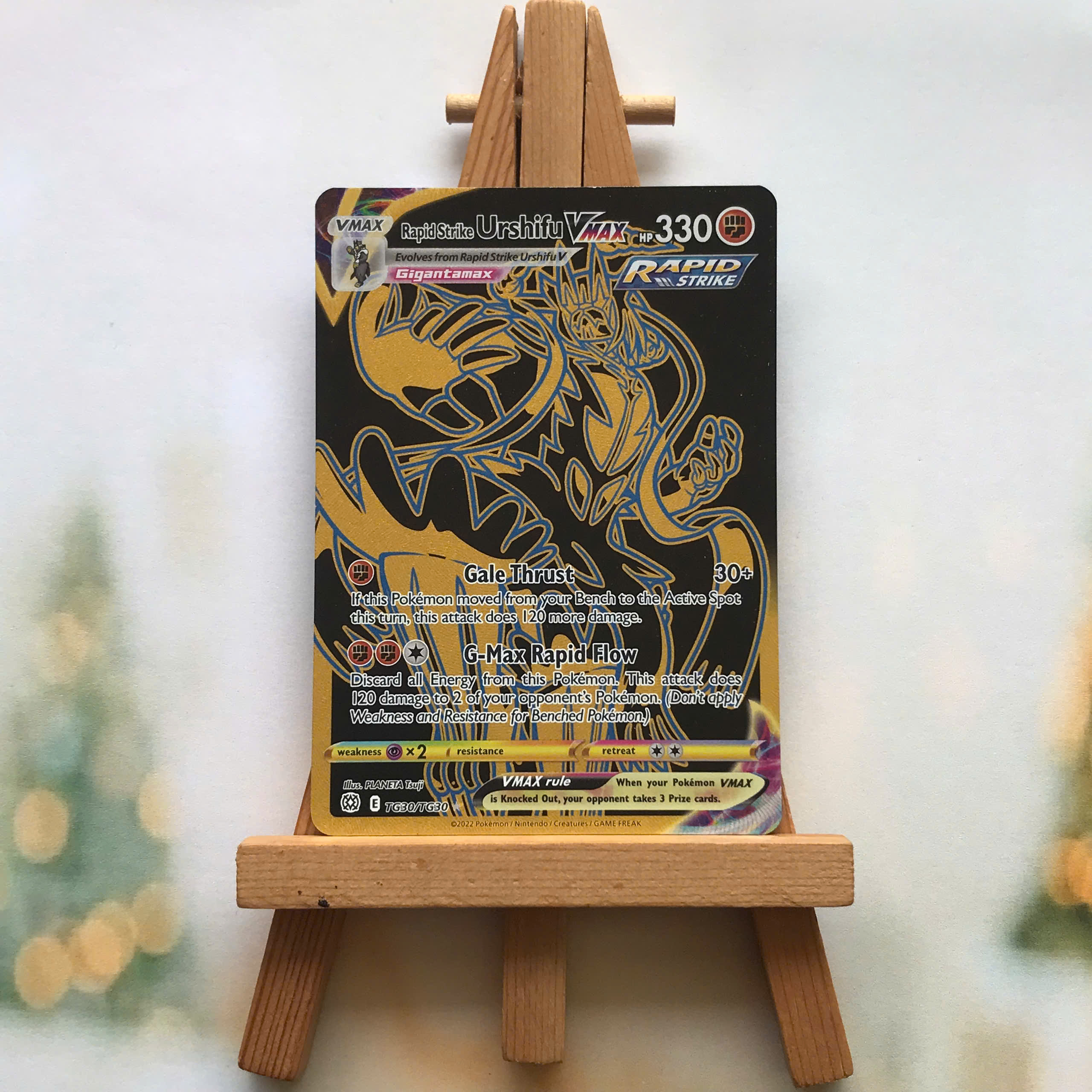 Thẻ hình Pokemon Rapid Strike Urshifu VMAX TG30/TG30 - Lá bài lẻ Secret Rare tiếng Anh chính hãng