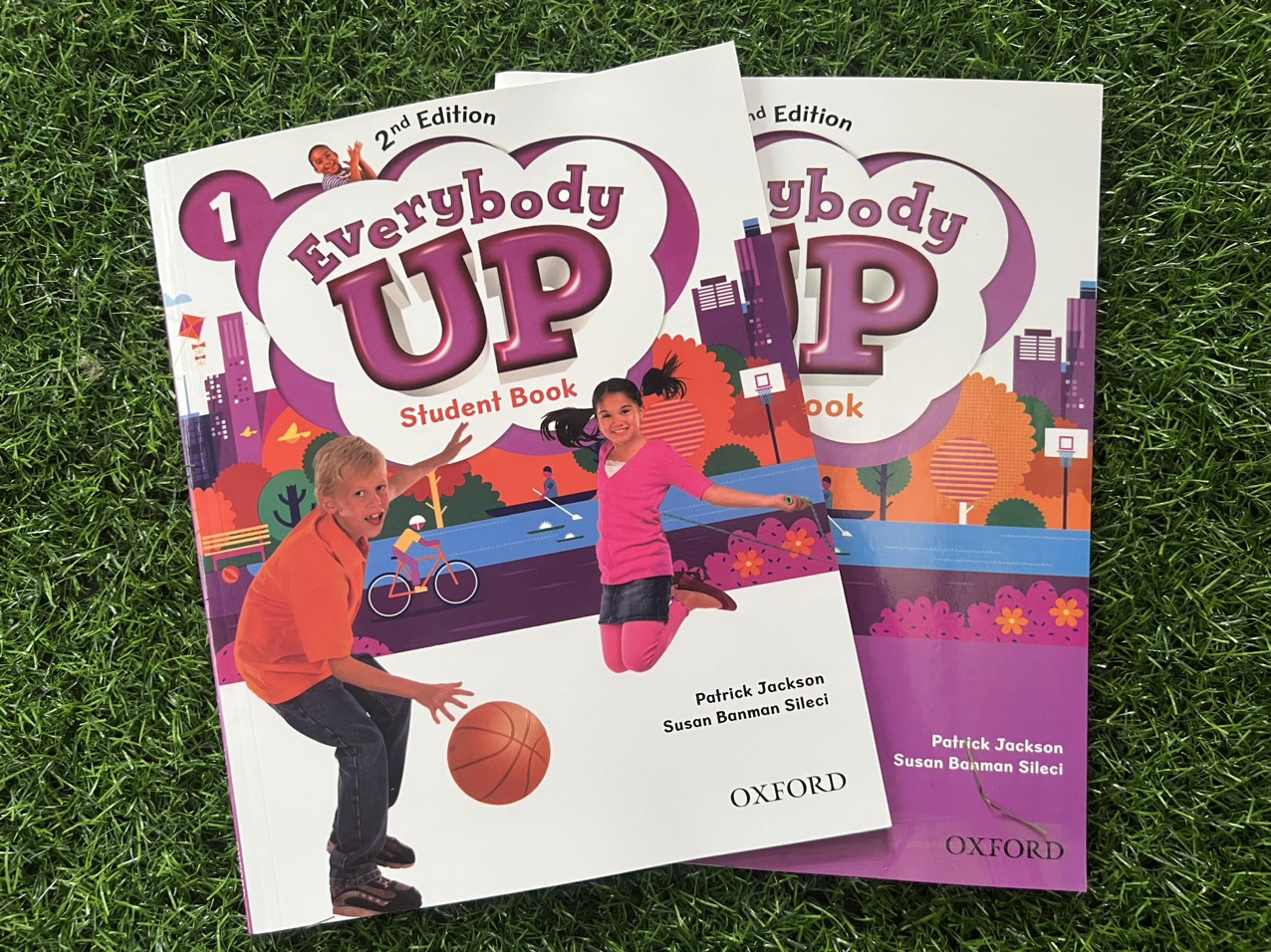 Sách tiếng anh trẻ em Everybody Up ( Oxford University Press )