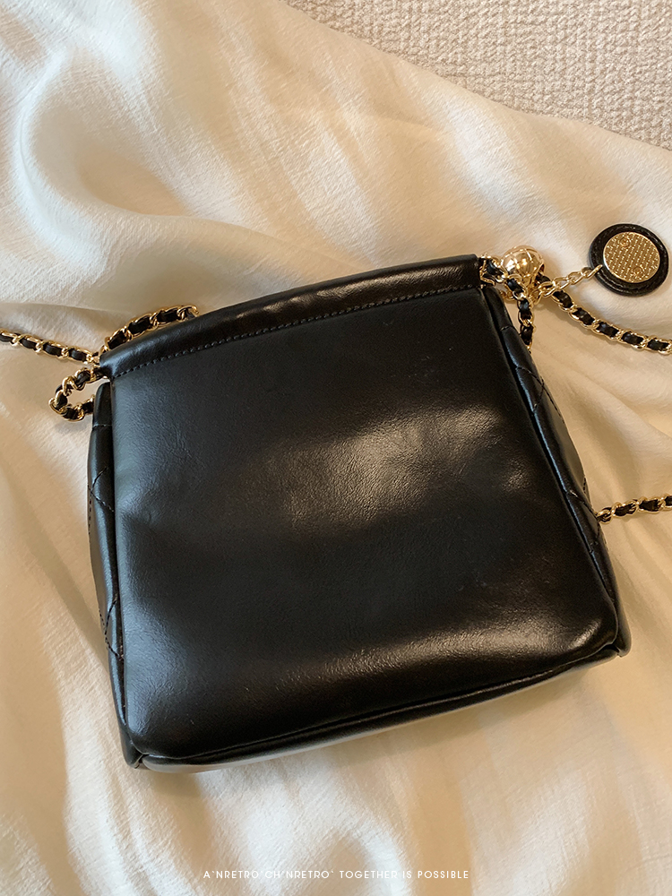 Túi đeo vai xích xếp ly Chio2nd Gold Party Bucket Bag