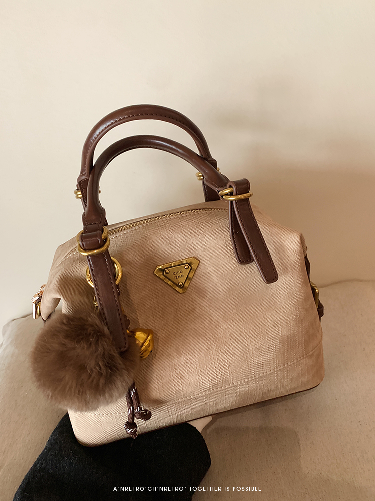 Chio2nd Berlin Theater Pillow Bag