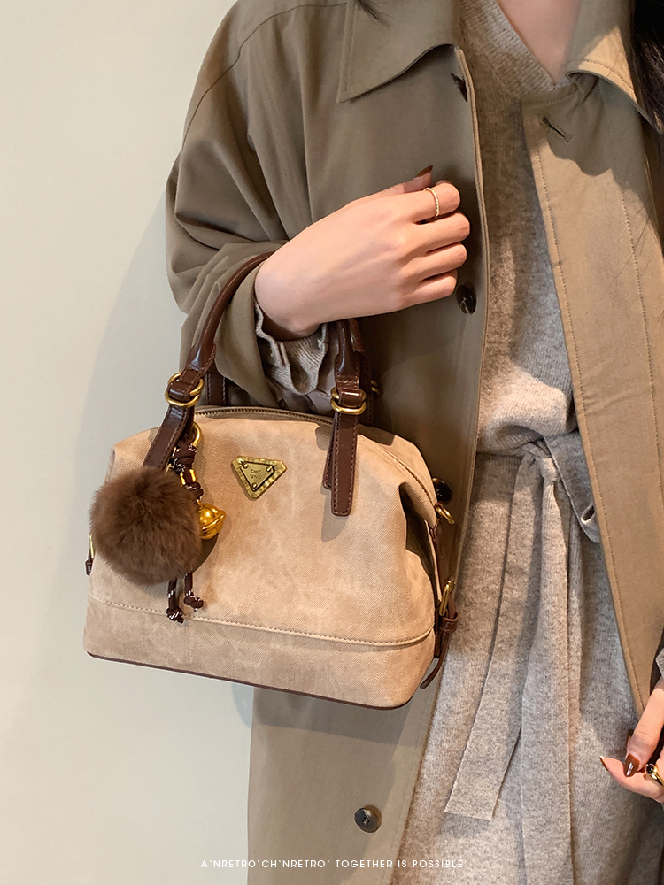 Chio2nd Berlin Theater Pillow Bag