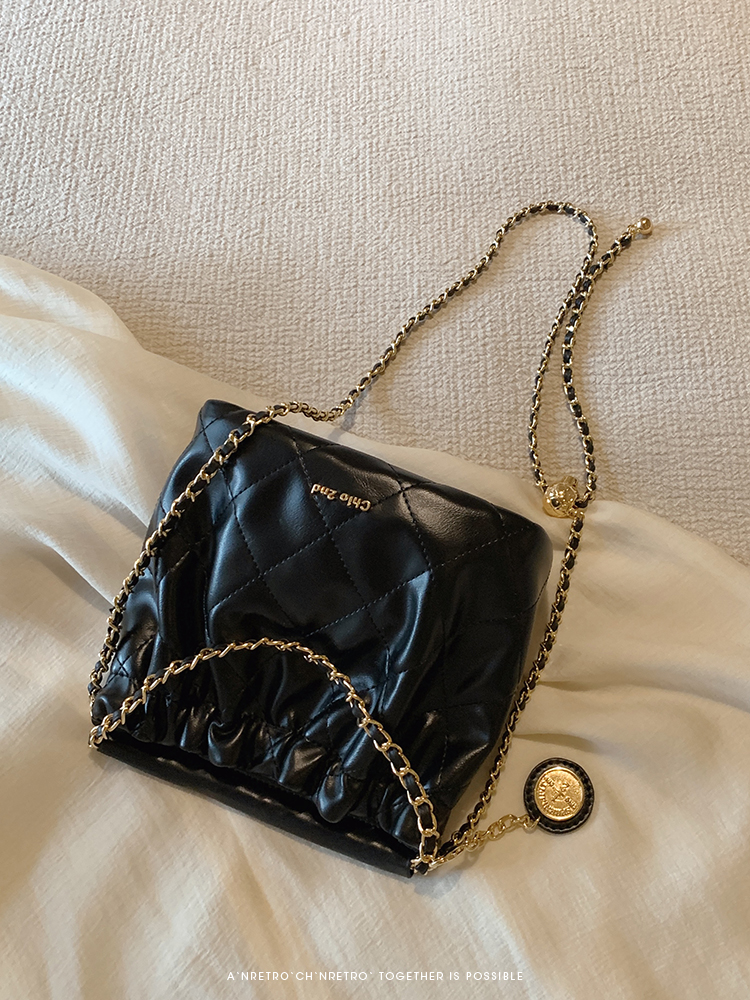 Túi đeo vai xích xếp ly Chio2nd Gold Party Bucket Bag