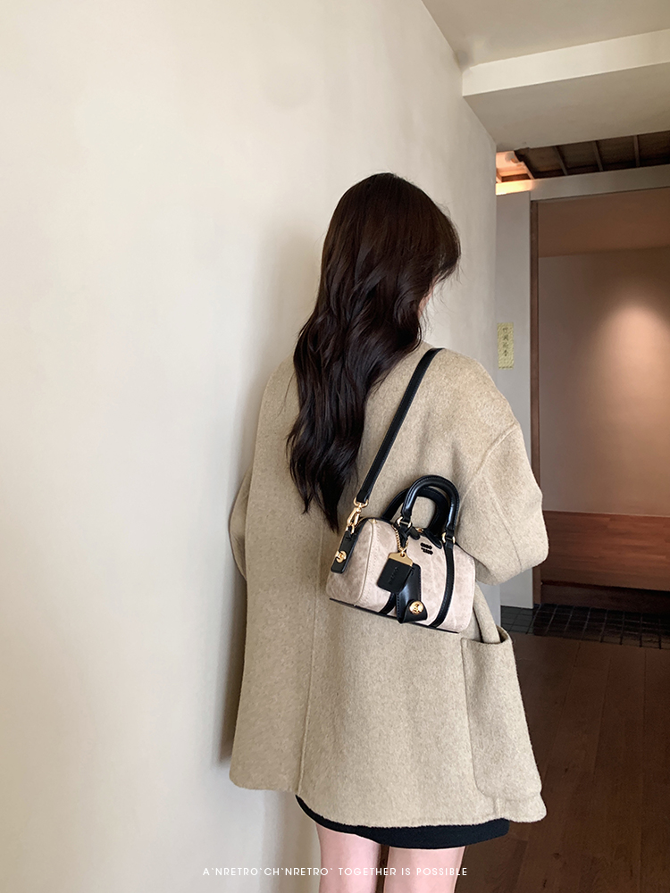 Chio2nd Half-cooked Mocha Pillow Bag Women 2025