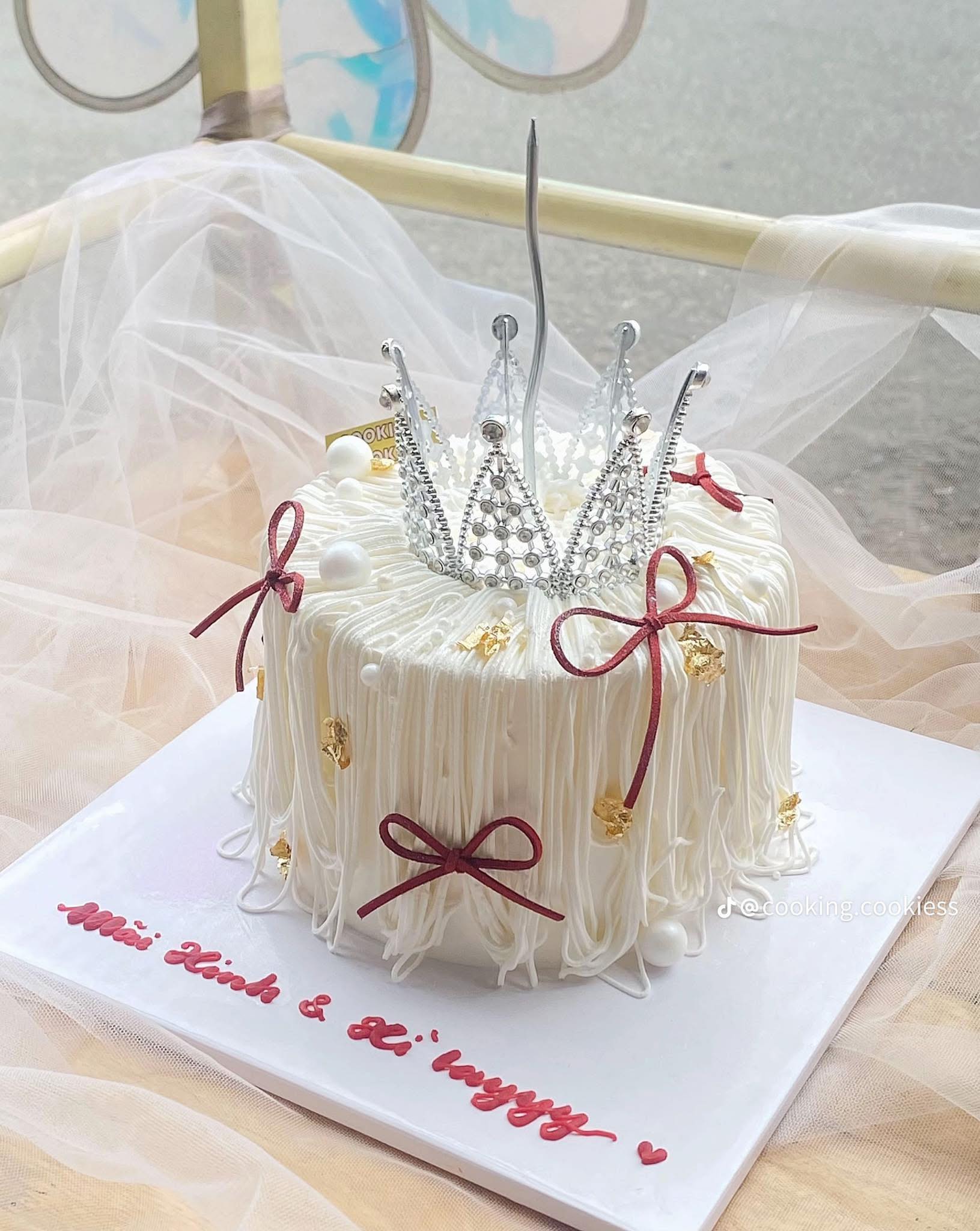 Vương miện trang trí sinh nhật