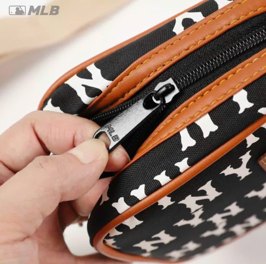 CROSSBAG MLB NY BROWN MONOGRAM